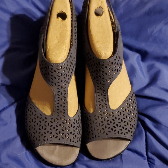 JBU blue sandals with velcro closure - Picture 3 of 6
